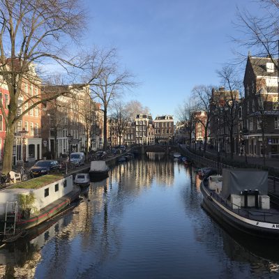 アムステルダムの運河と街並み